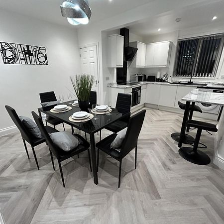 Lymer House - Stylish 3 Bedroom House In Wolverhampton Exterior foto
