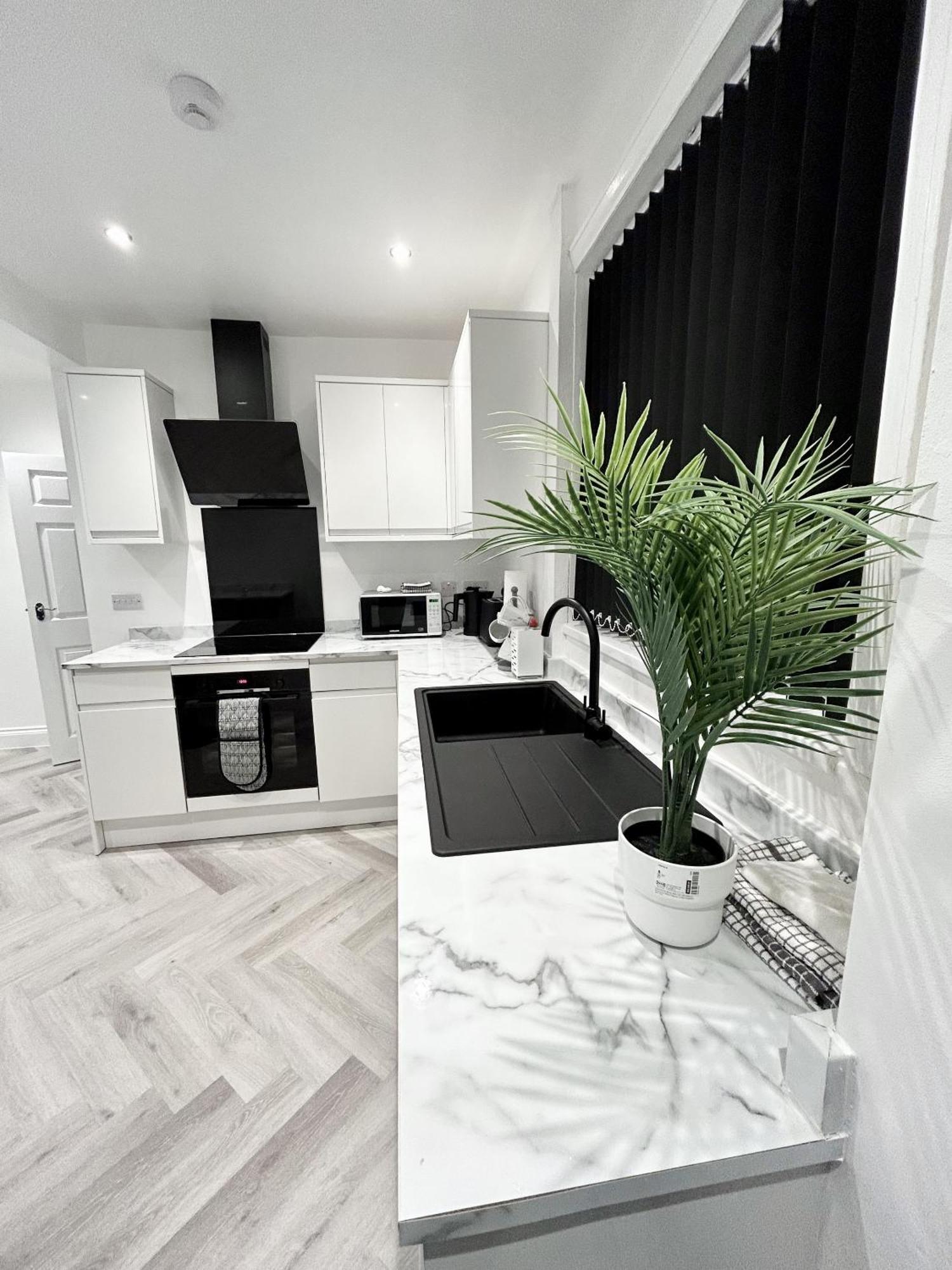 Lymer House - Stylish 3 Bedroom House In Wolverhampton Exterior foto