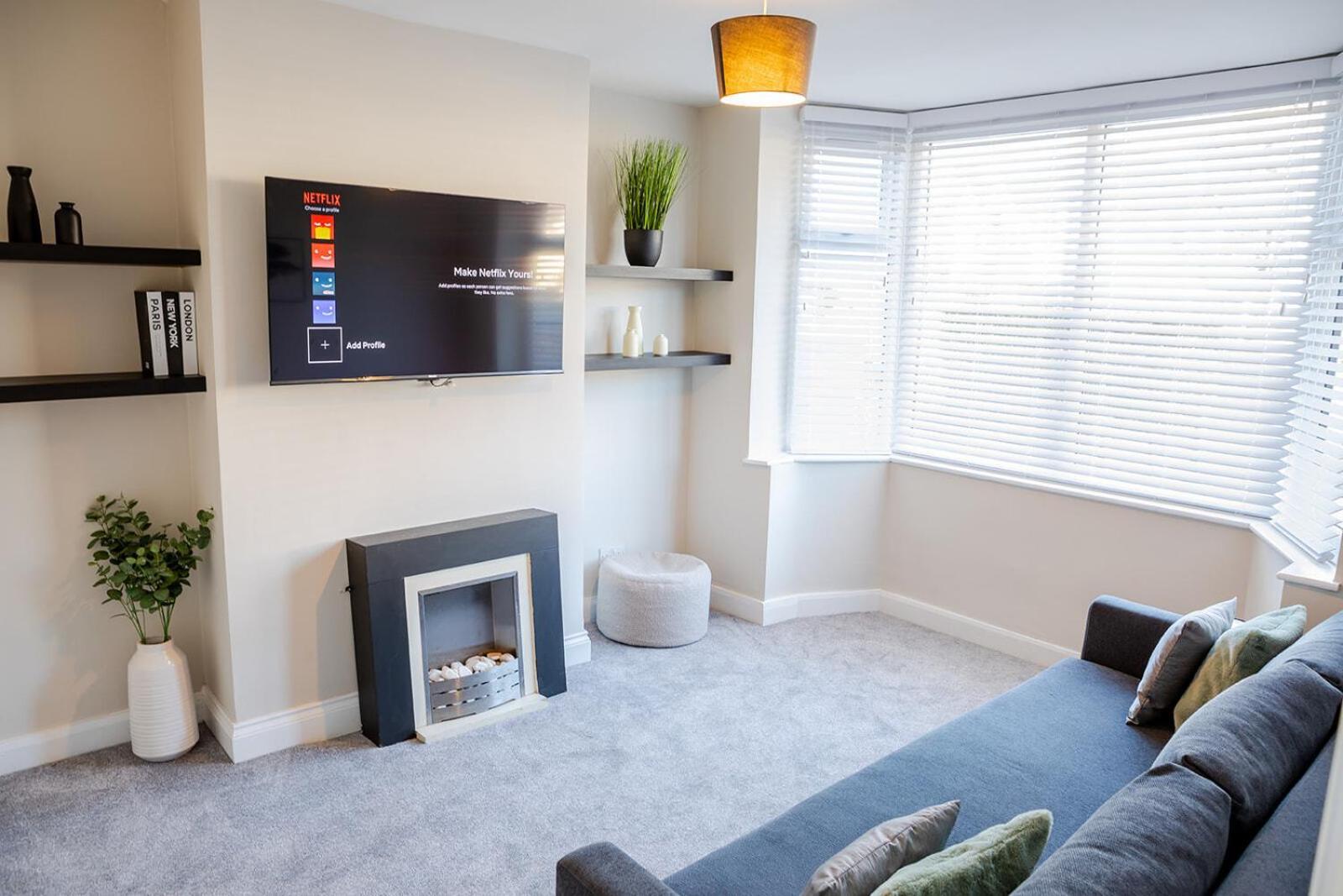 Lymer House - Stylish 3 Bedroom House In Wolverhampton Exterior foto