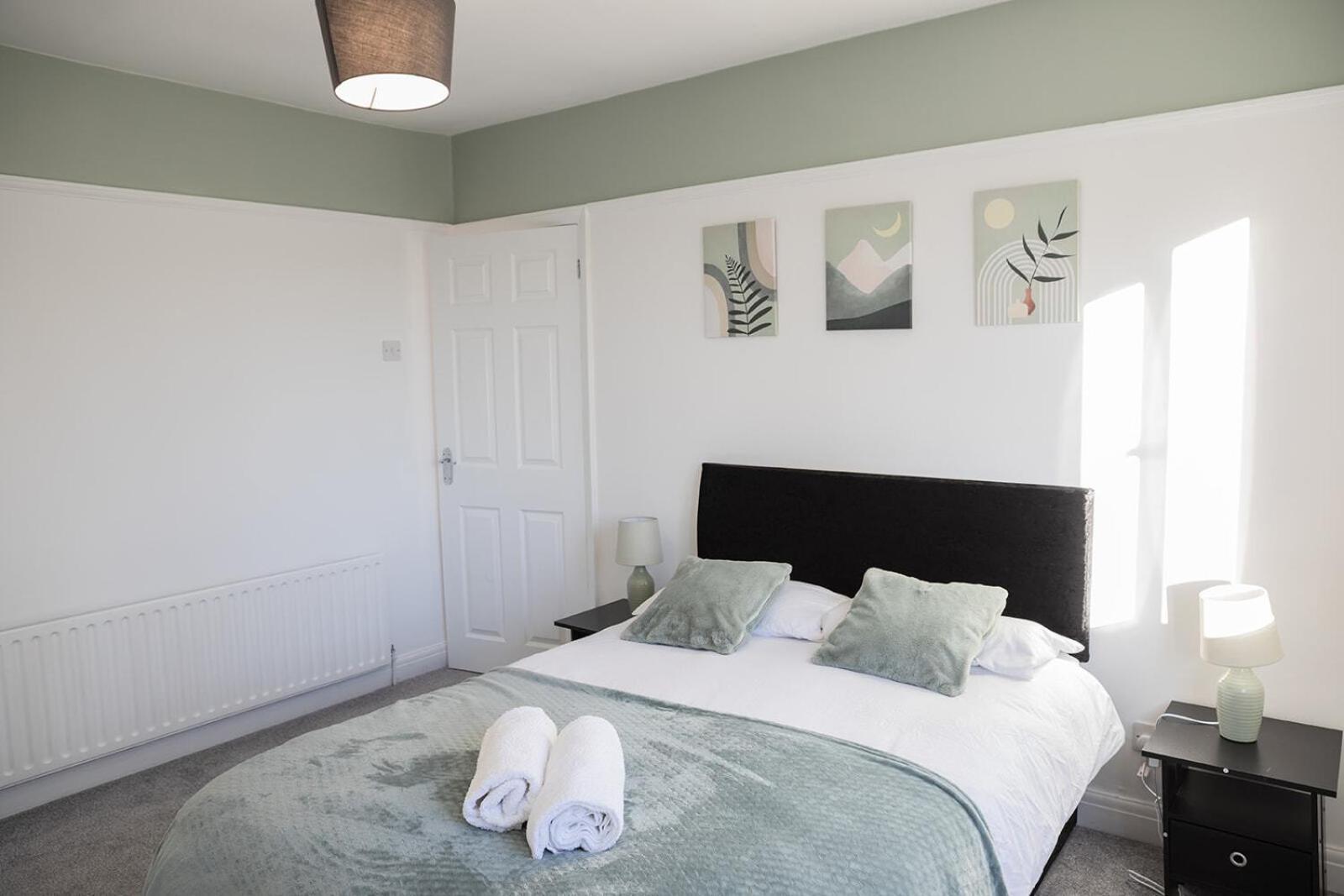 Lymer House - Stylish 3 Bedroom House In Wolverhampton Exterior foto