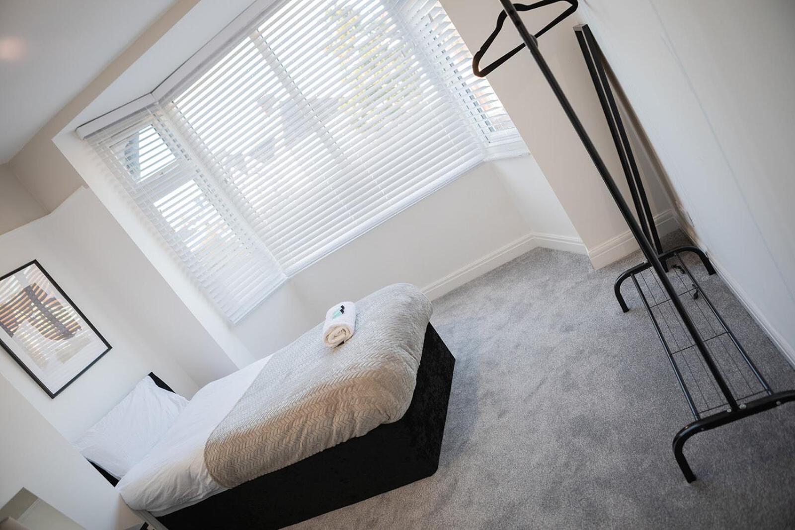 Lymer House - Stylish 3 Bedroom House In Wolverhampton Exterior foto